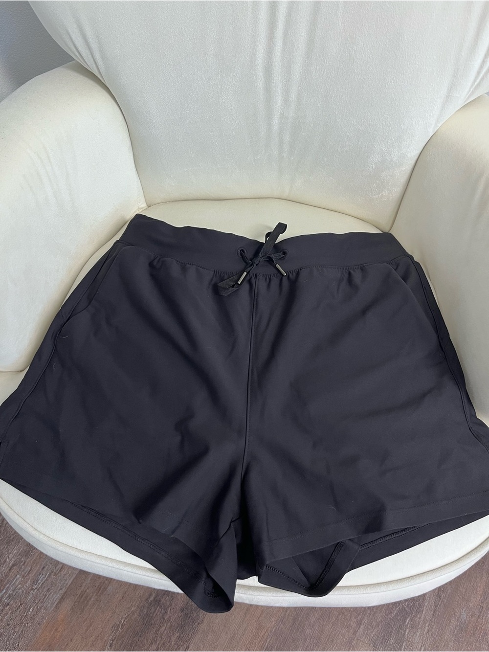 Women's Black Drawstring Active Shorts Old Navy (Medium)